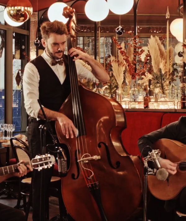 Chateau Lapompe Trio - Medley (1080p_25fps_H264-128kbit_AAC)